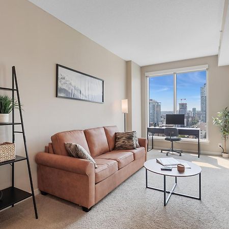Heart Of Downtown Calgary Spacious Luxury Condo With Stunning Views And Premium Amenities Exterior photo