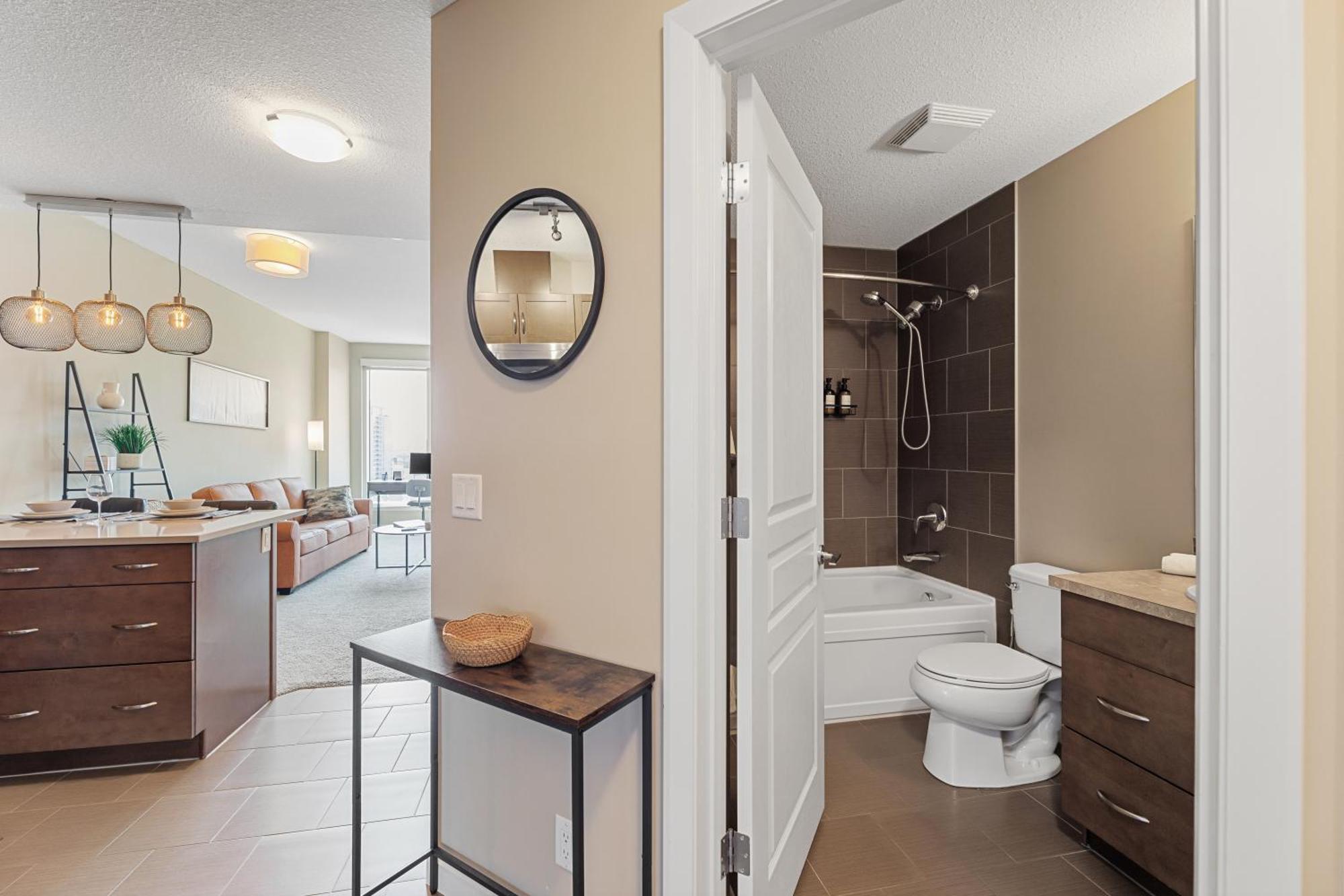 Heart Of Downtown Calgary Spacious Luxury Condo With Stunning Views And Premium Amenities Exterior photo