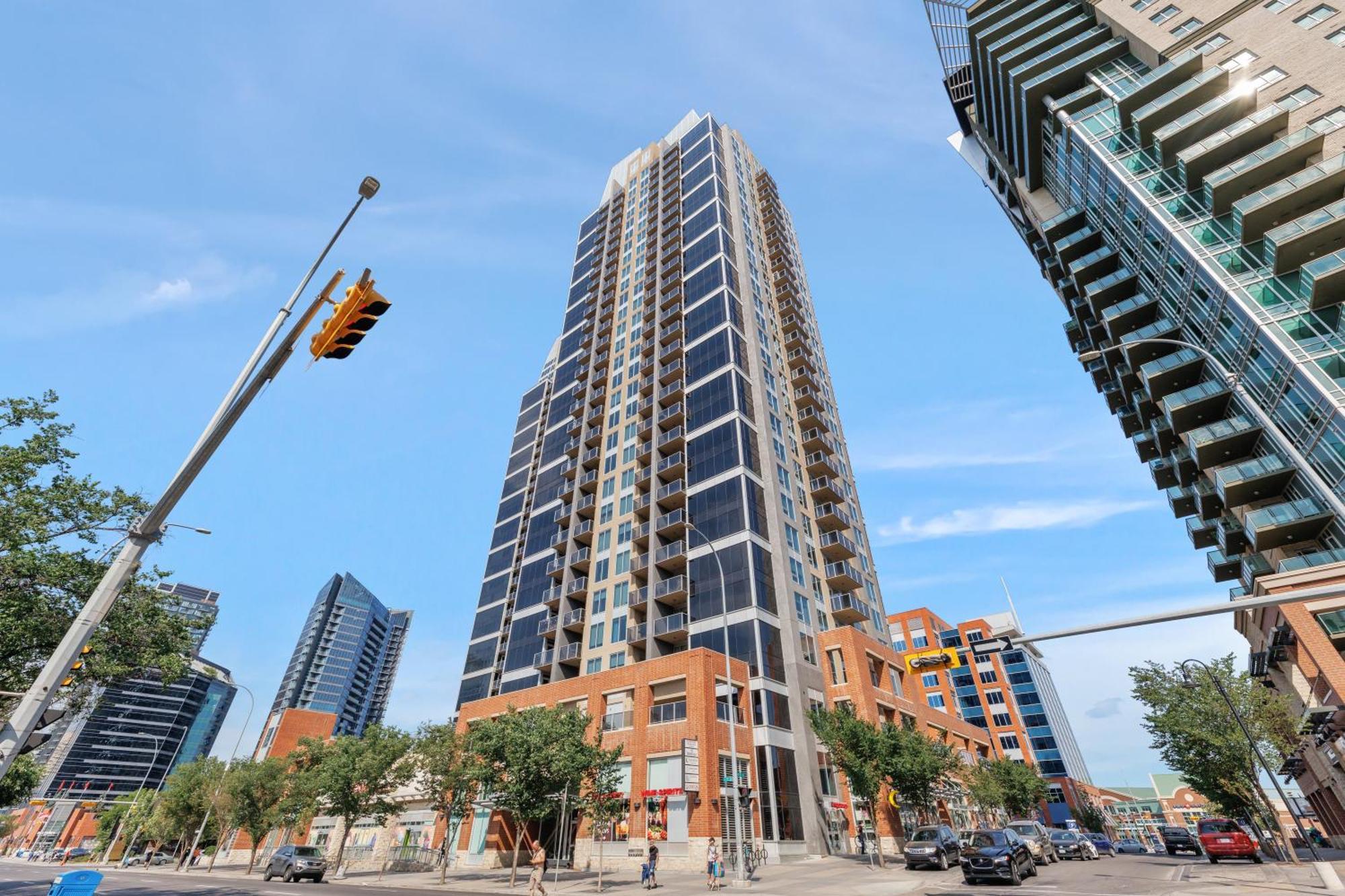 Heart Of Downtown Calgary Spacious Luxury Condo With Stunning Views And Premium Amenities Exterior photo