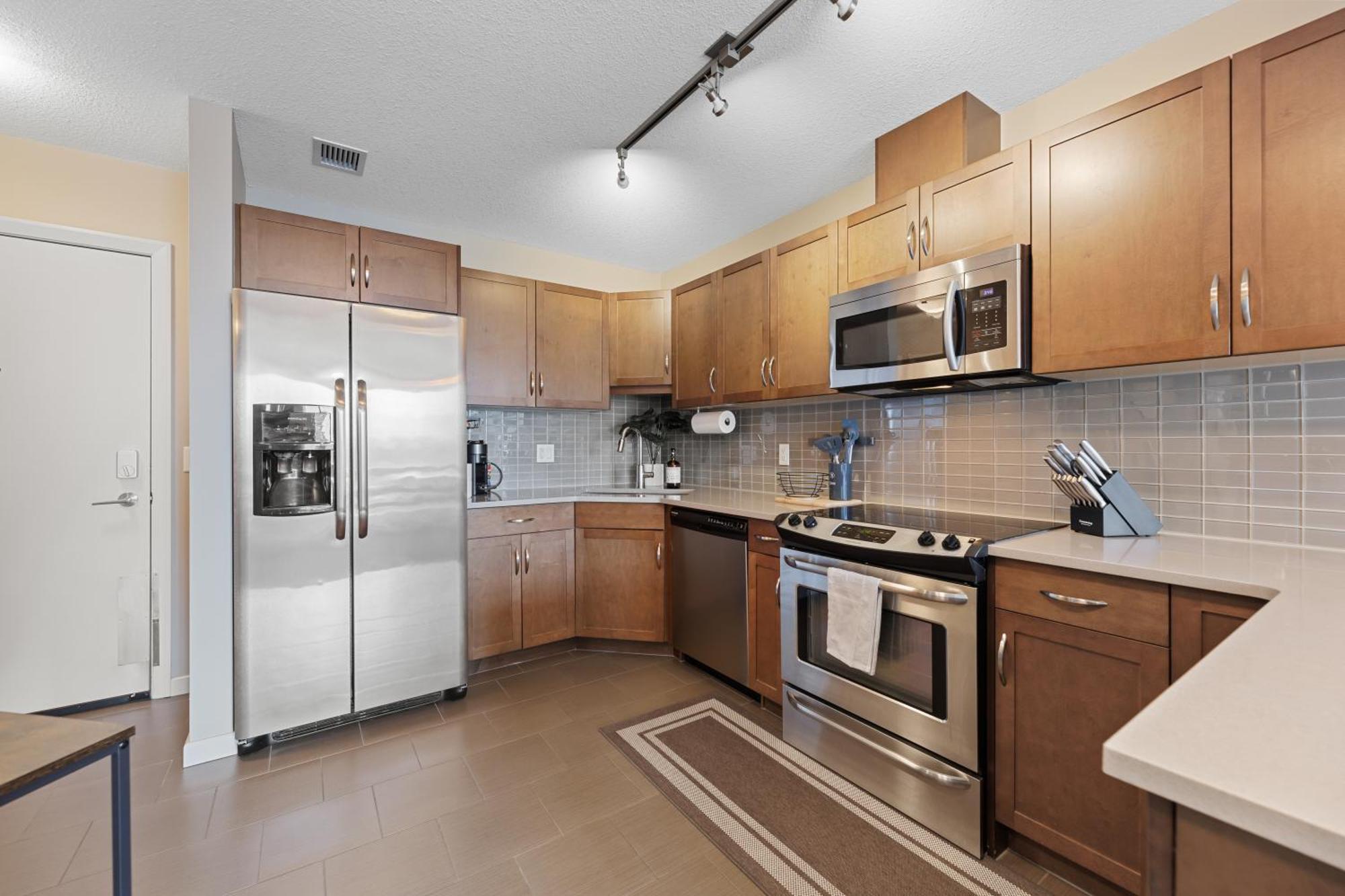 Heart Of Downtown Calgary Spacious Luxury Condo With Stunning Views And Premium Amenities Exterior photo
