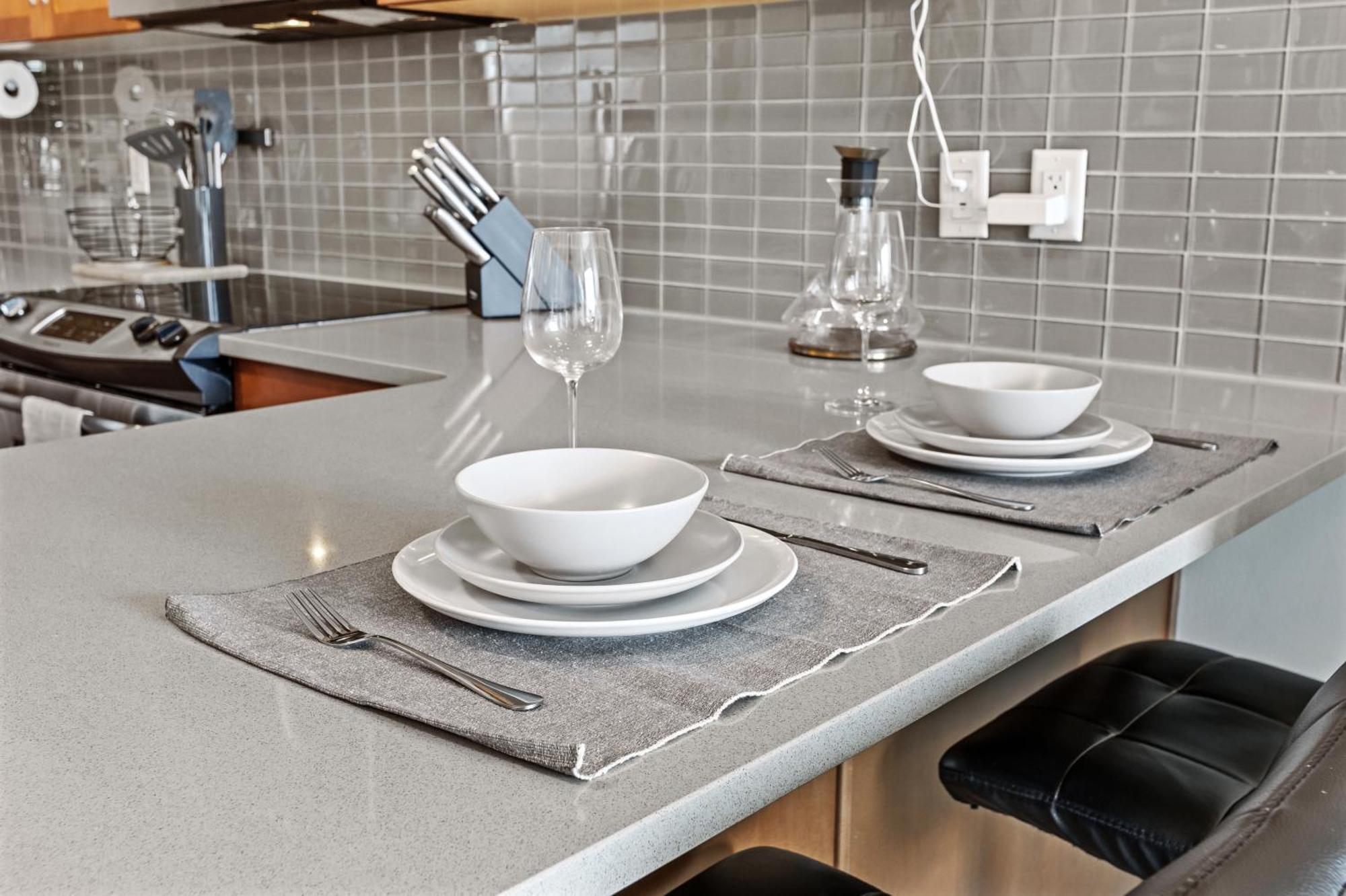 Heart Of Downtown Calgary Spacious Luxury Condo With Stunning Views And Premium Amenities Exterior photo
